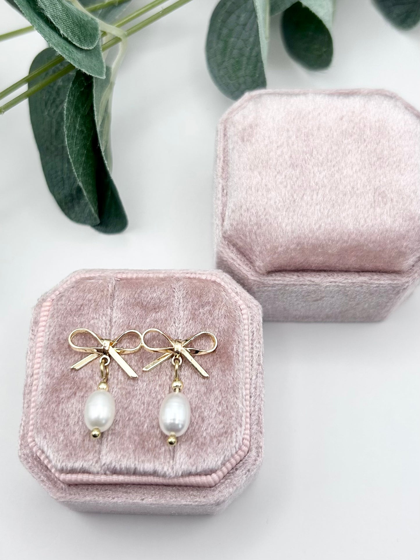 Freshwater Pearl Bow Stud Earrings – Gold or Silver-Plated