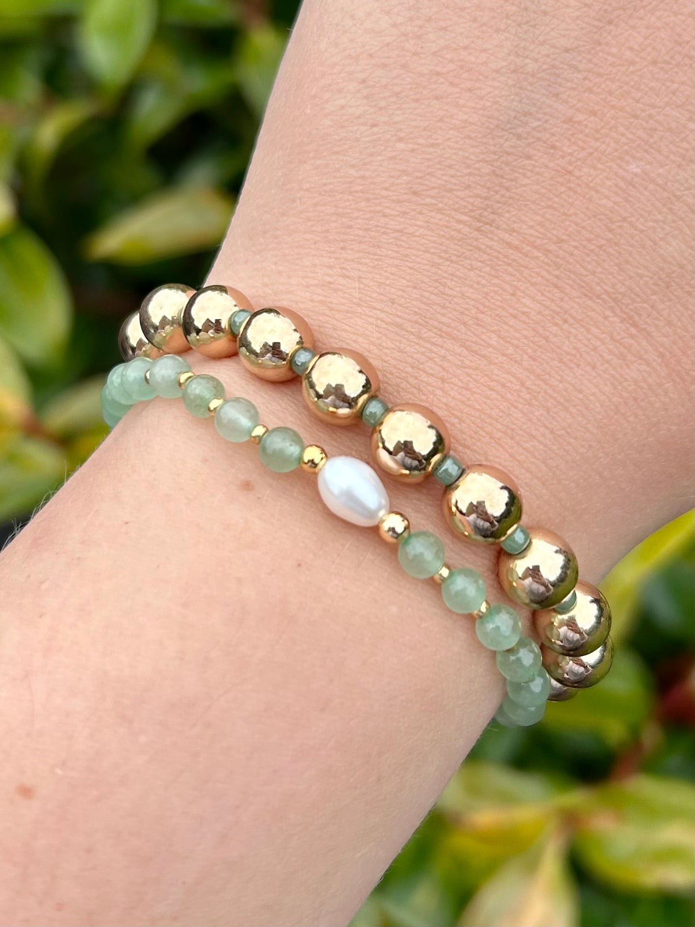 Green Aventurine Gemstone & Freshwater Pearl Bracelet - Gold