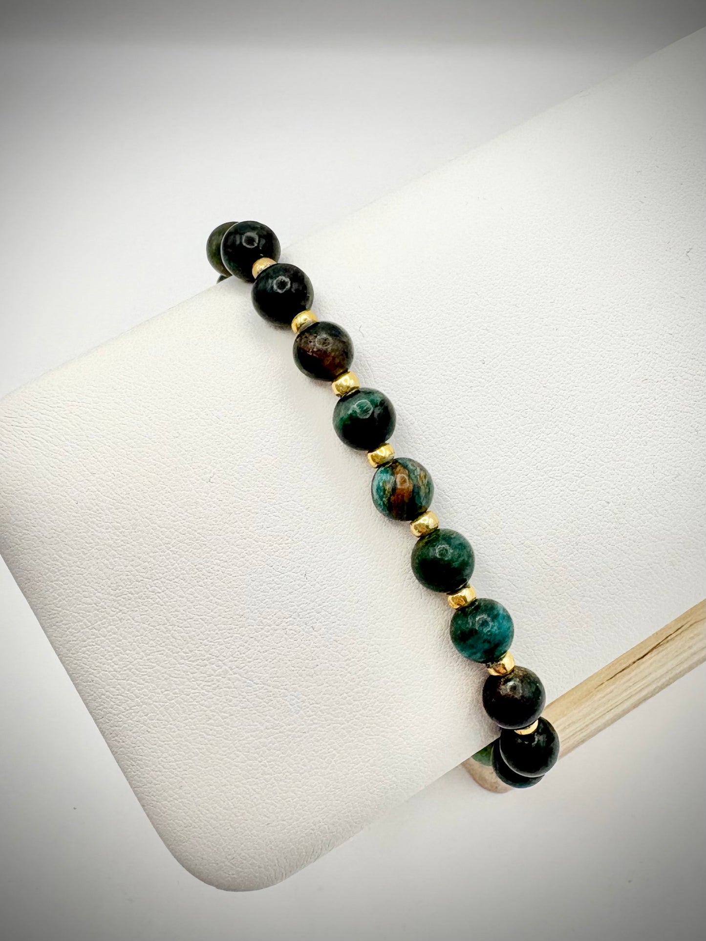 Zambian Emerald Gemstone and Gold Seed Beaded Stretch Bracelet