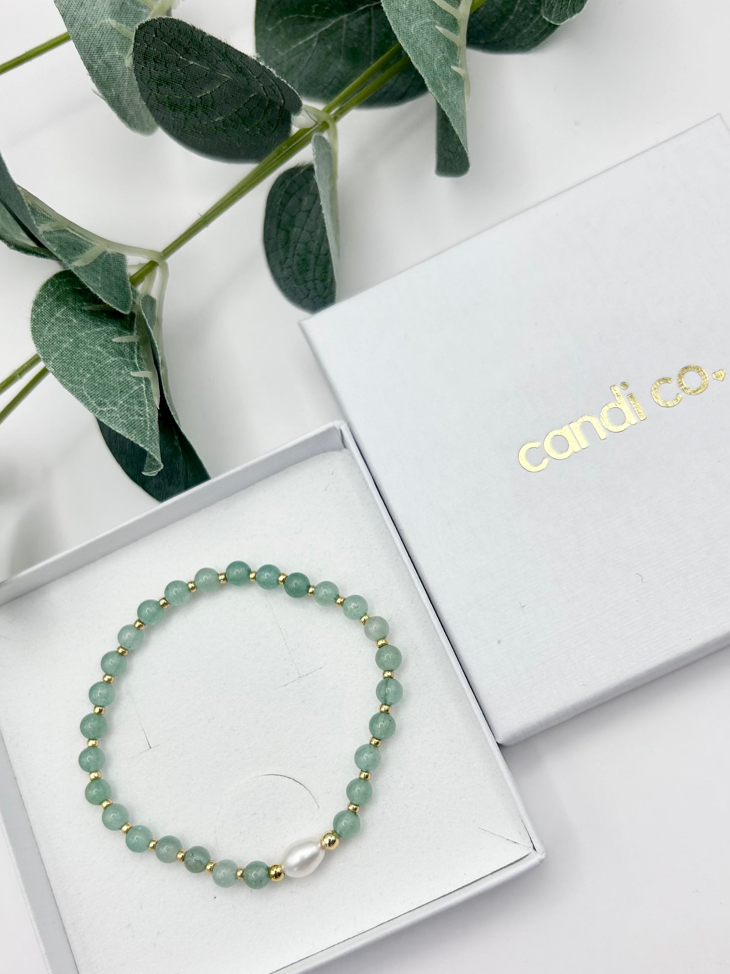 Green Aventurine Gemstone & Freshwater Pearl Bracelet - Gold