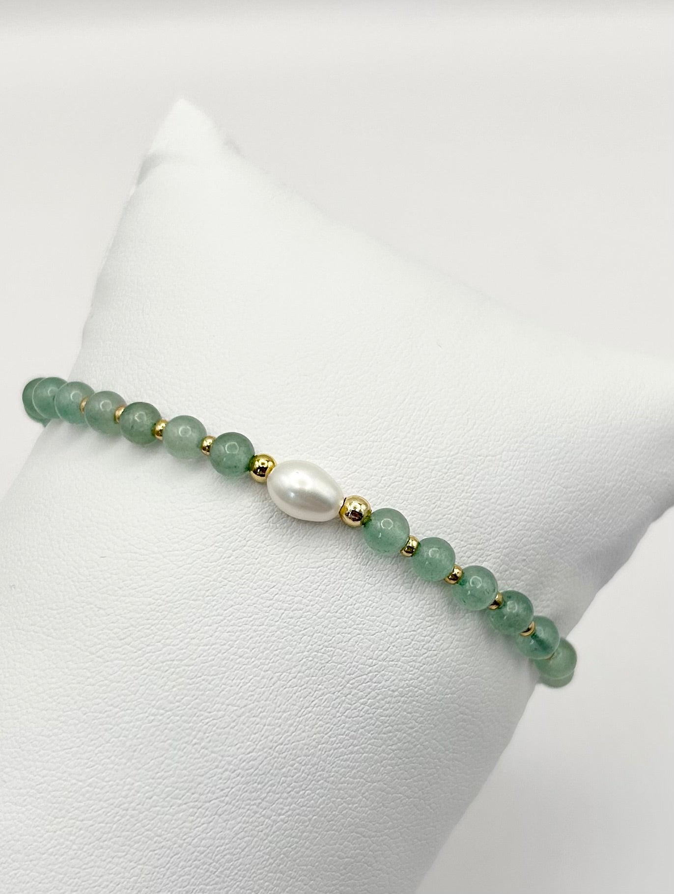Green Aventurine Gemstone & Freshwater Pearl Bracelet - Gold