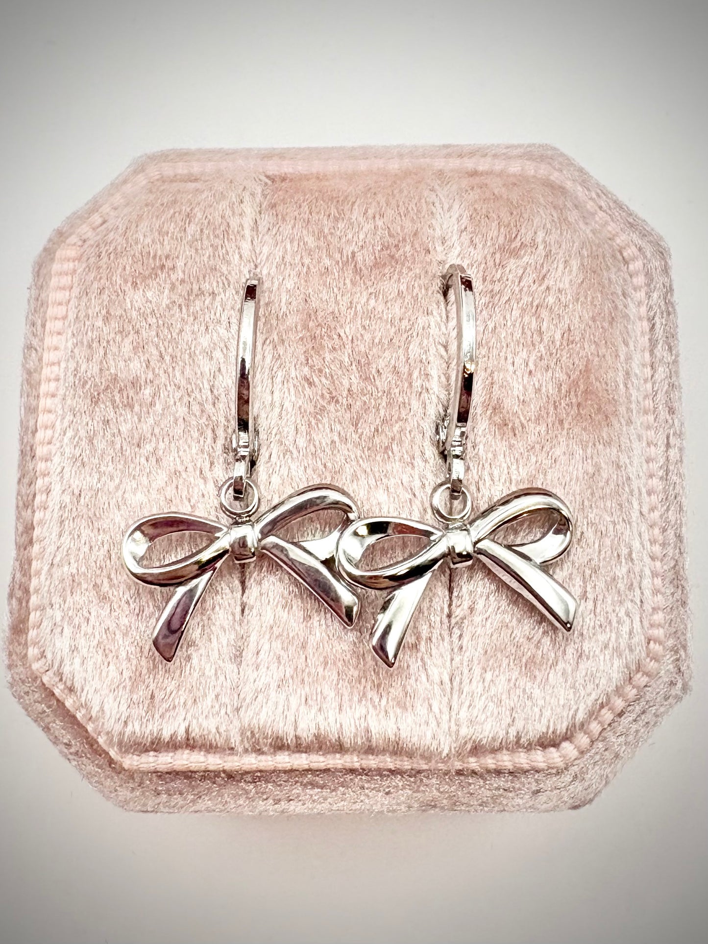 Bow Necklace - Gold or Silver-Plated