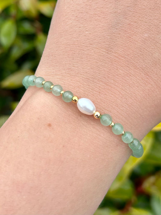 Green Aventurine Gemstone & Freshwater Pearl Bracelet - Gold