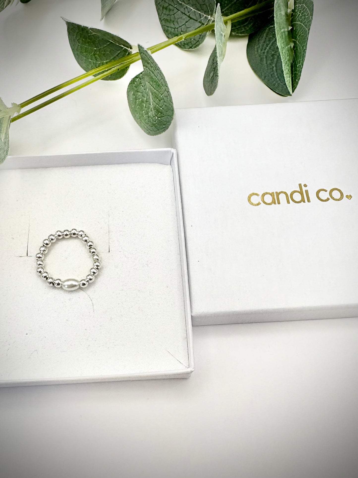 Beaded Stretch Ring with Glass Pearl - Gold or Silver-Plated