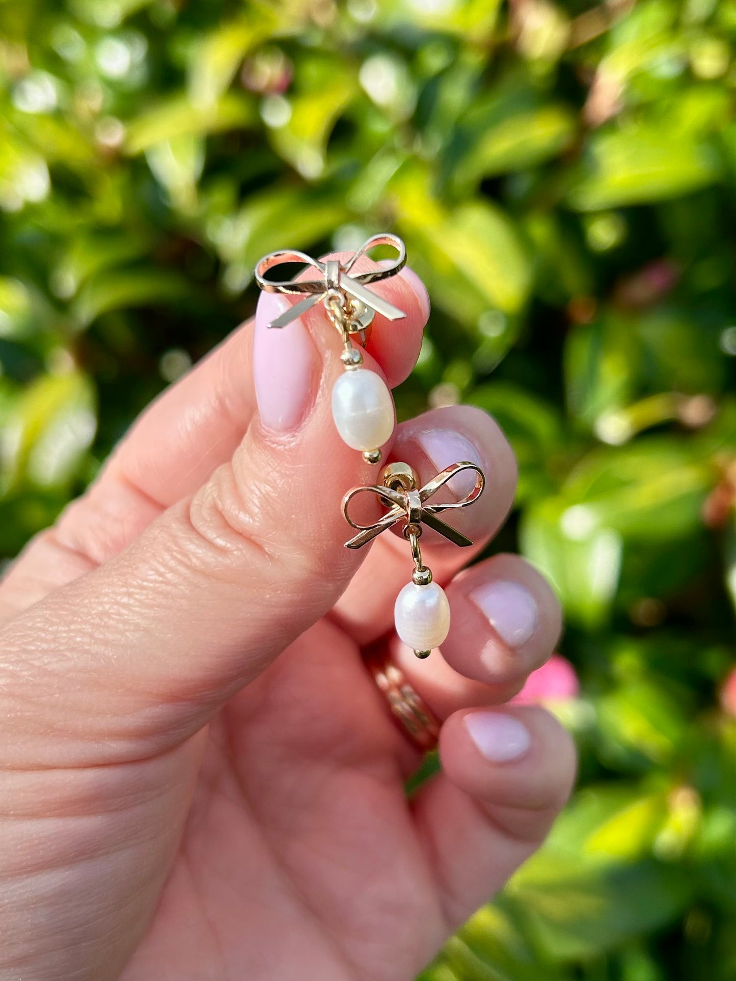 Freshwater Pearl Bow Stud Earrings – Gold or Silver-Plated