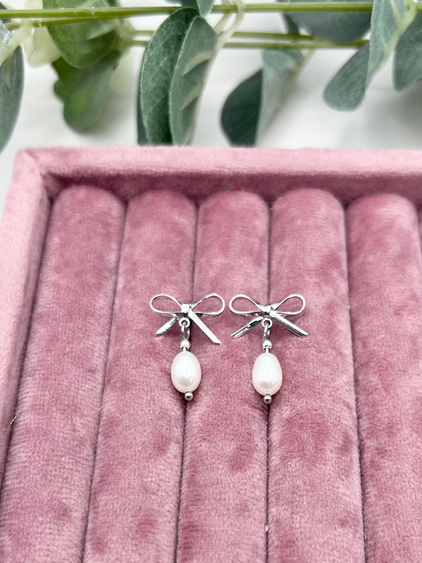 Freshwater Pearl Bow Stud Earrings – Gold or Silver-Plated